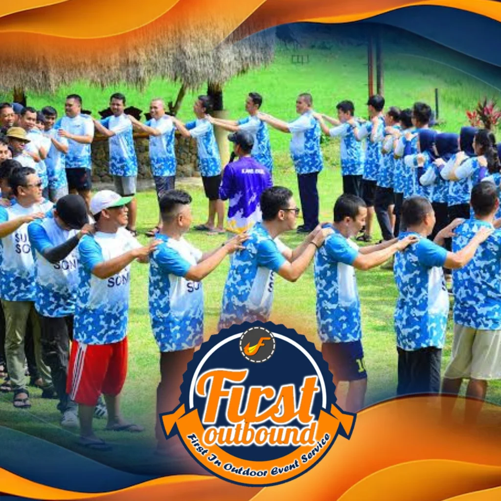 Kegiatan outbound Malang murah di area hutan pinus Coban Talun bersama tim kantor