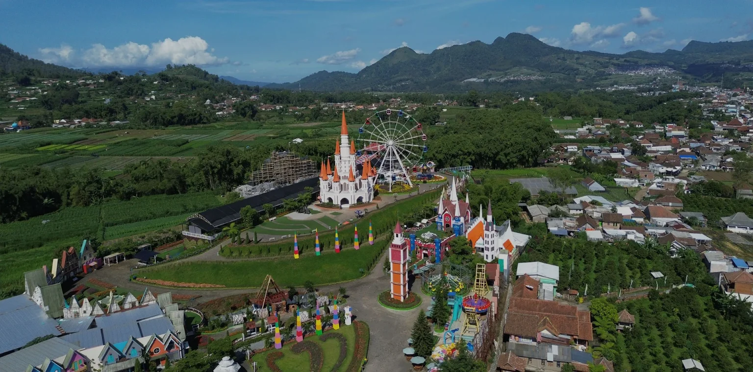 Florawisata Santerra de Laponte venue gathering kekinian Batu Malang dengan replika Eropa