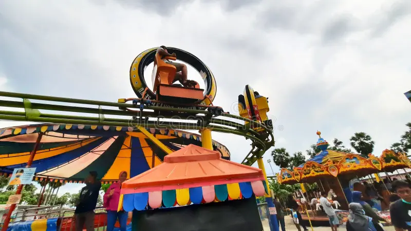 Wahana edukasi, sky bike, dan kereta sawah di Lontar Sewu