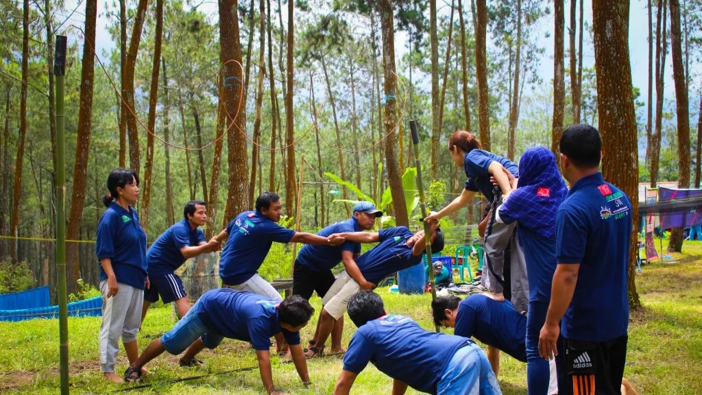 Outbound Kediri di Gazebo Wilis