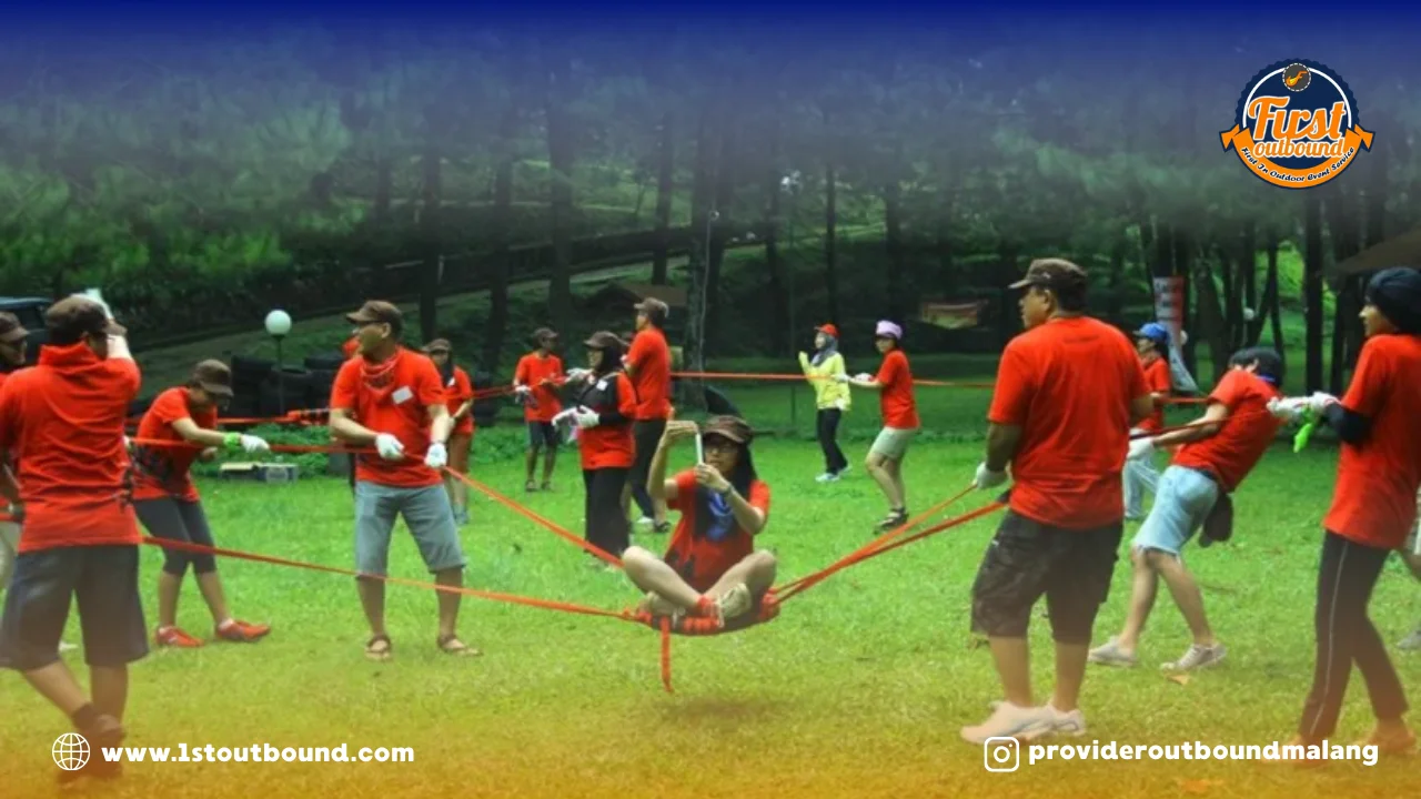 Simulasi team building dalam paket outbound trawas