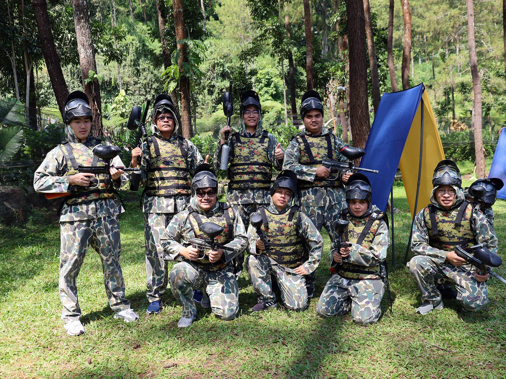 peserta bersiap melakuakan permainan paintball