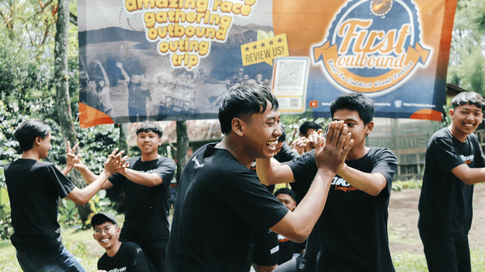 Kegiatan Team Building di Sungai Bedengan